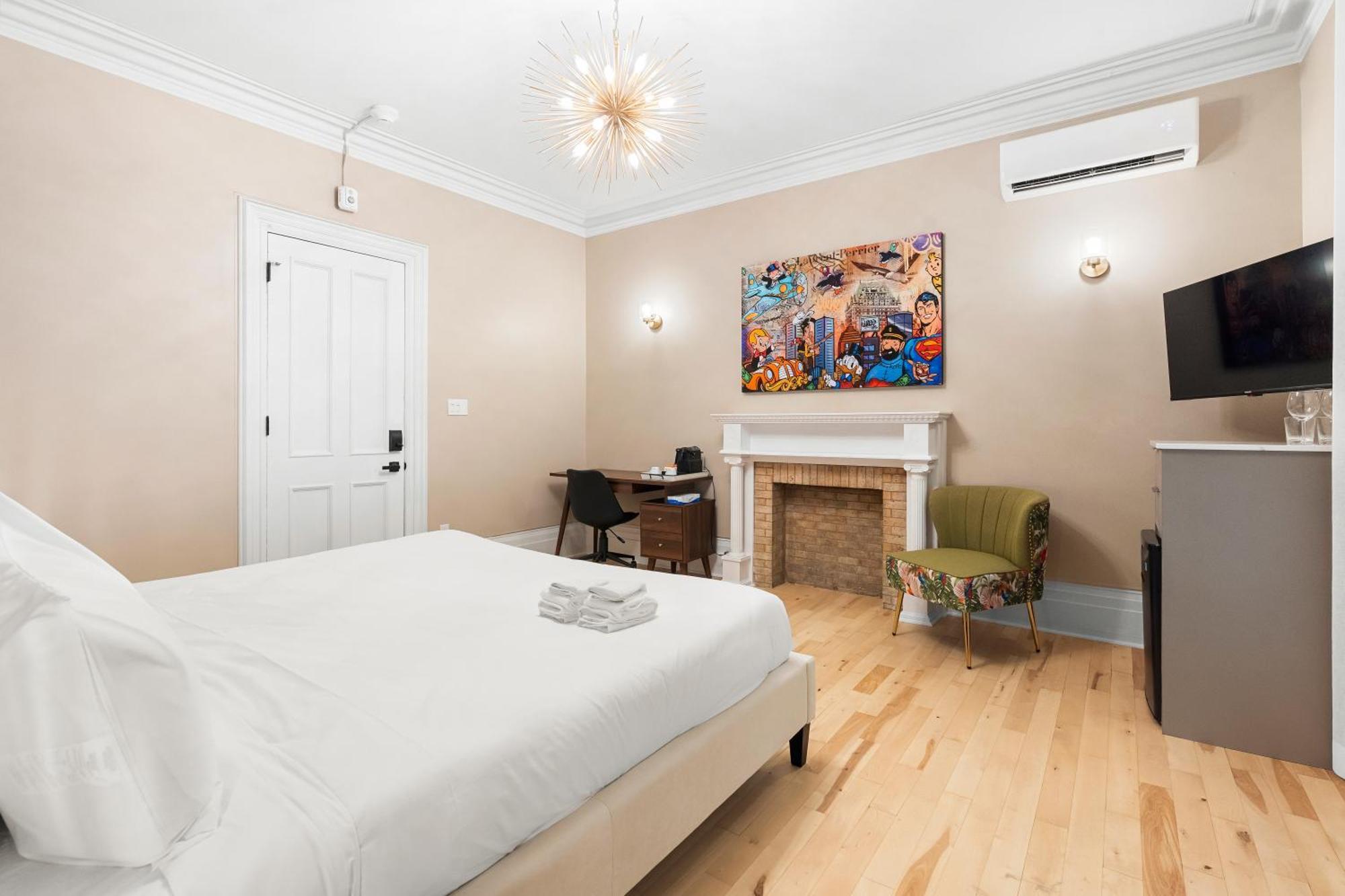 Standard Queen Room